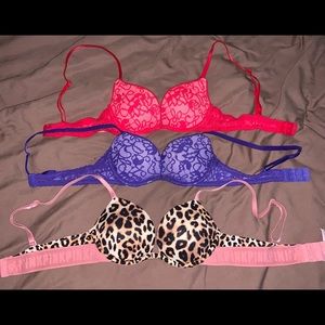 3 push-up Victoria secret 32A bras